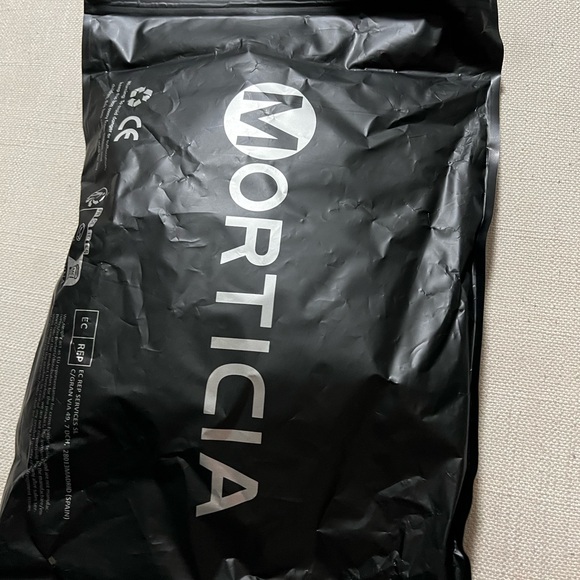 MORTICIA Long Curly Wavy Red Hair Cosplay Halloween Costume Wig W/ Mesh - Picture 6 of 10